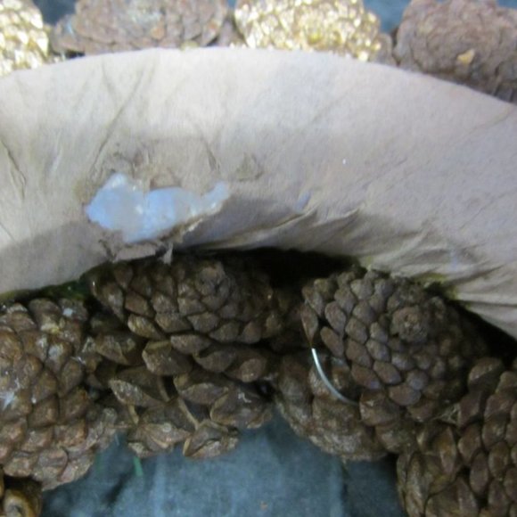 RETRO 70'S PINECONE WREATH CANDLE CENTERPIECE HOLDS 4 TAPERED CANDLES IN HOLDERS - Picture 4 of 6